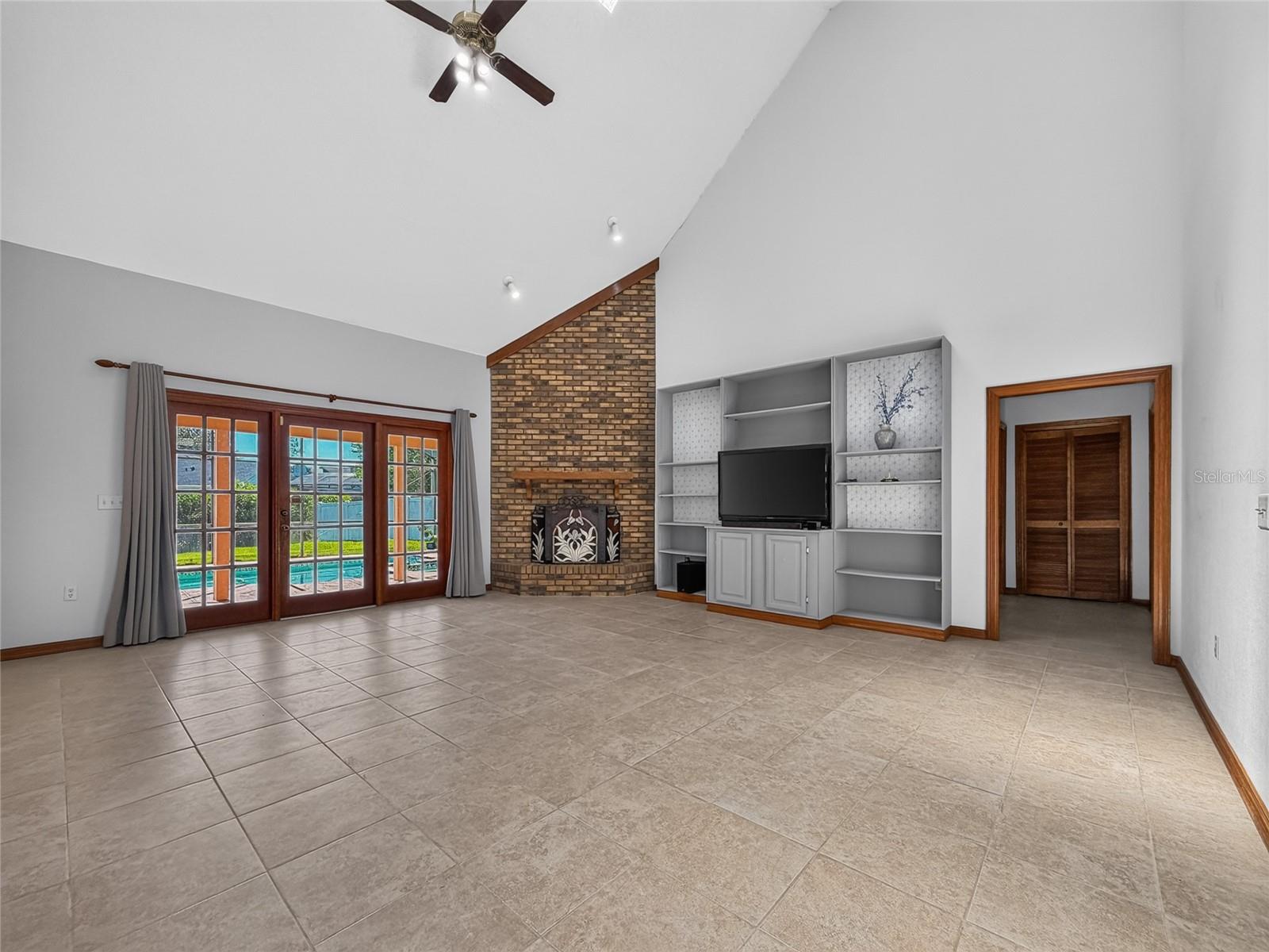 BAY VISTA ESTATES - Residential