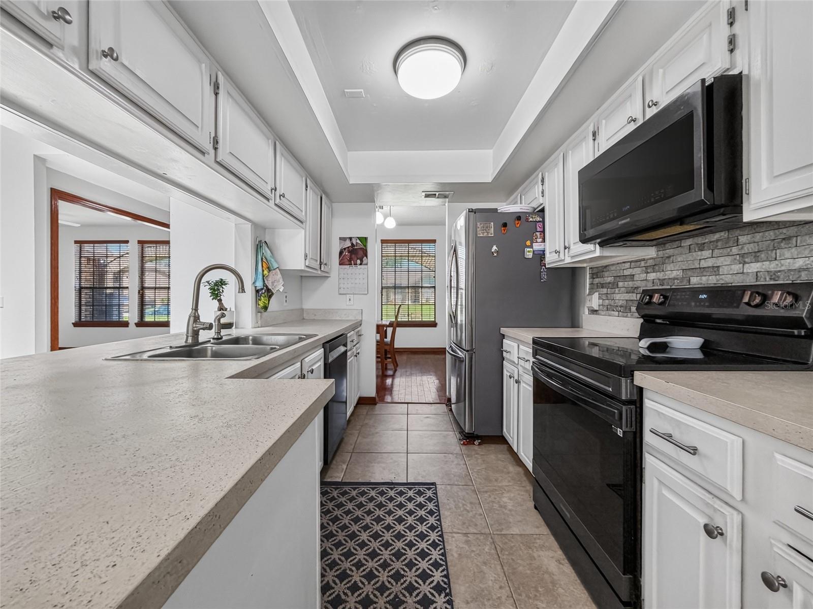 BAY VISTA ESTATES - Residential