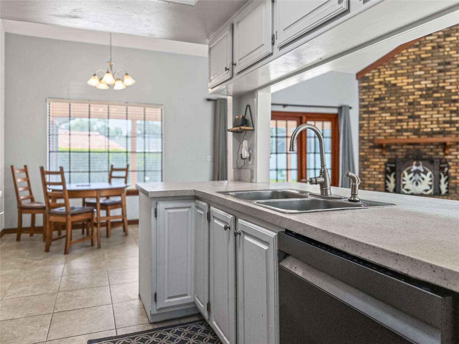 BAY VISTA ESTATES - Residential