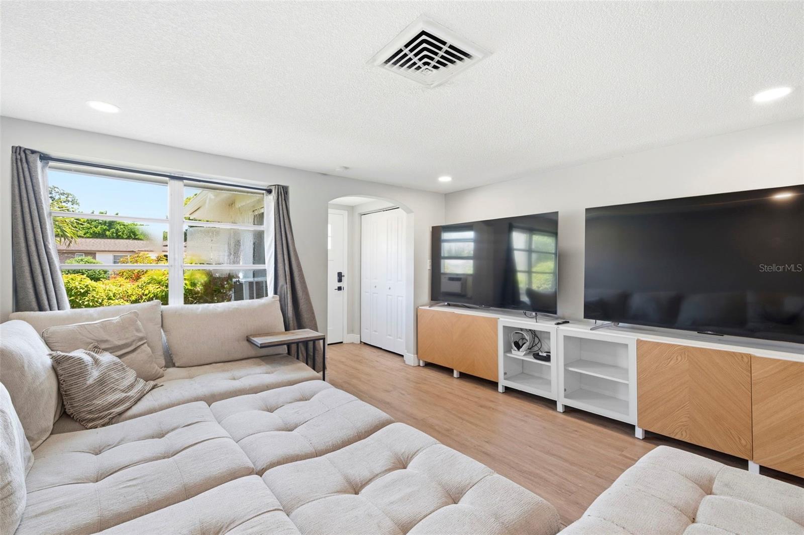 REGENCY PARK - Residential