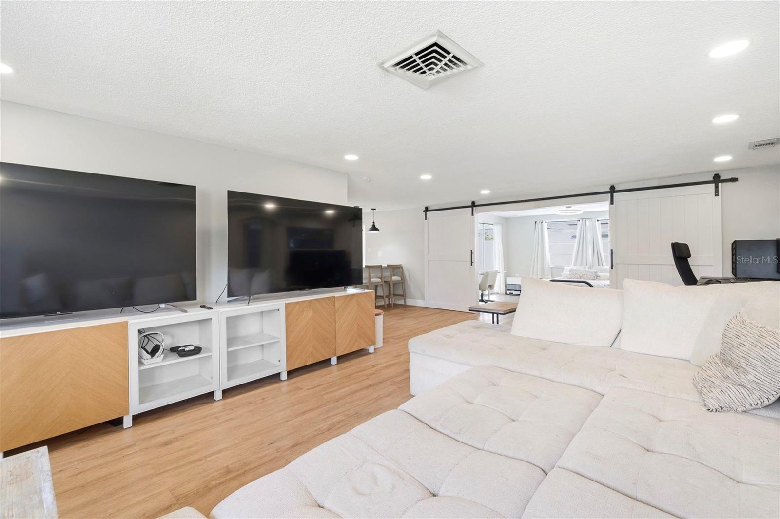 REGENCY PARK - Residential