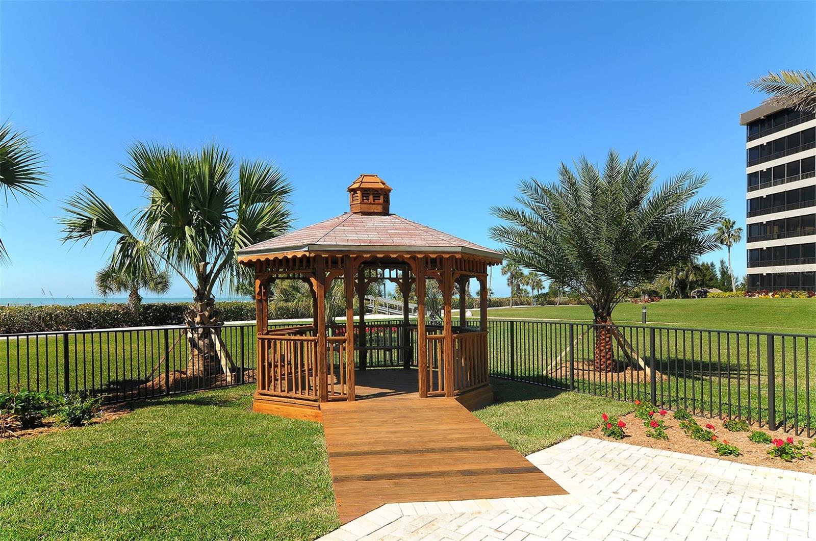 GULF & BAY CLUB - Residential