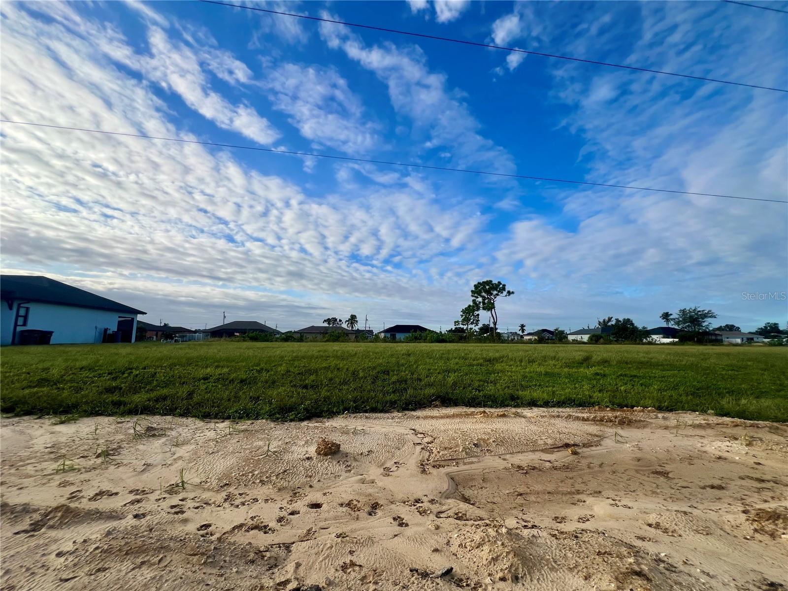 CAPE CORAL - Land