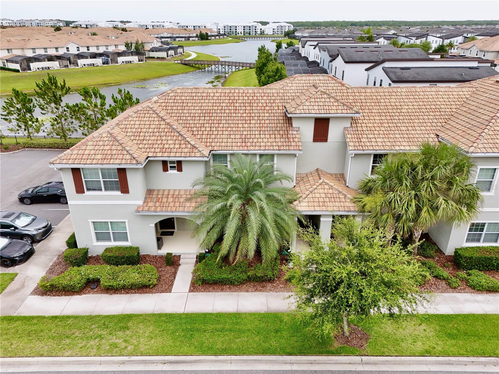 STOREY LAKE - Residential
