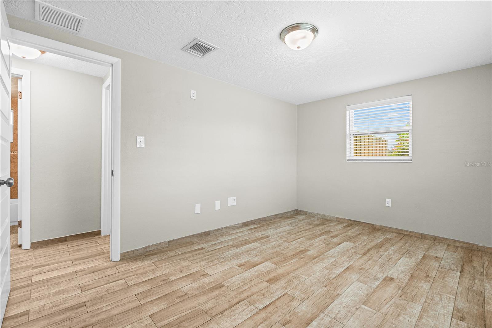 FLORILAND PARK - Residential