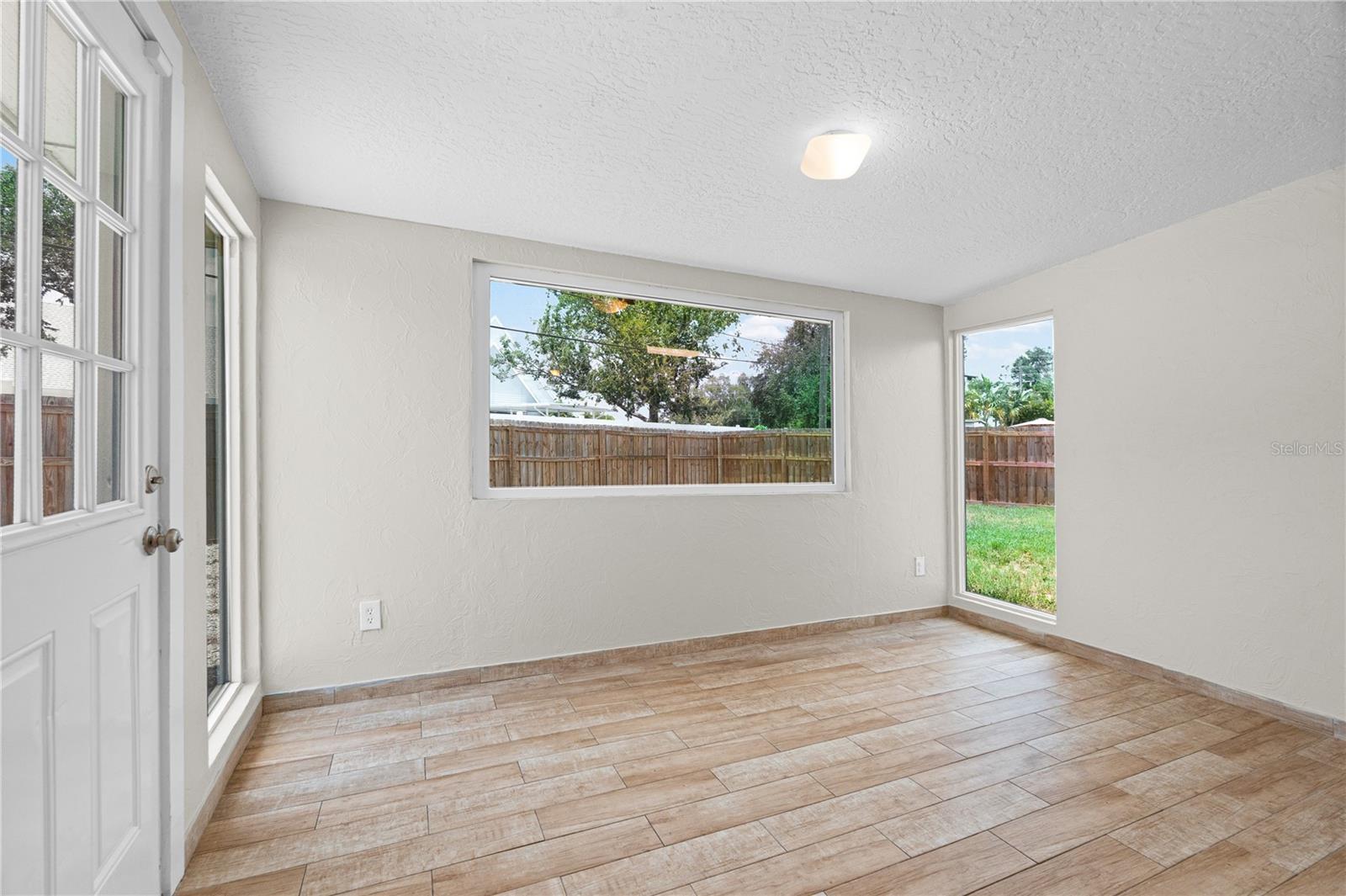 FLORILAND PARK - Residential
