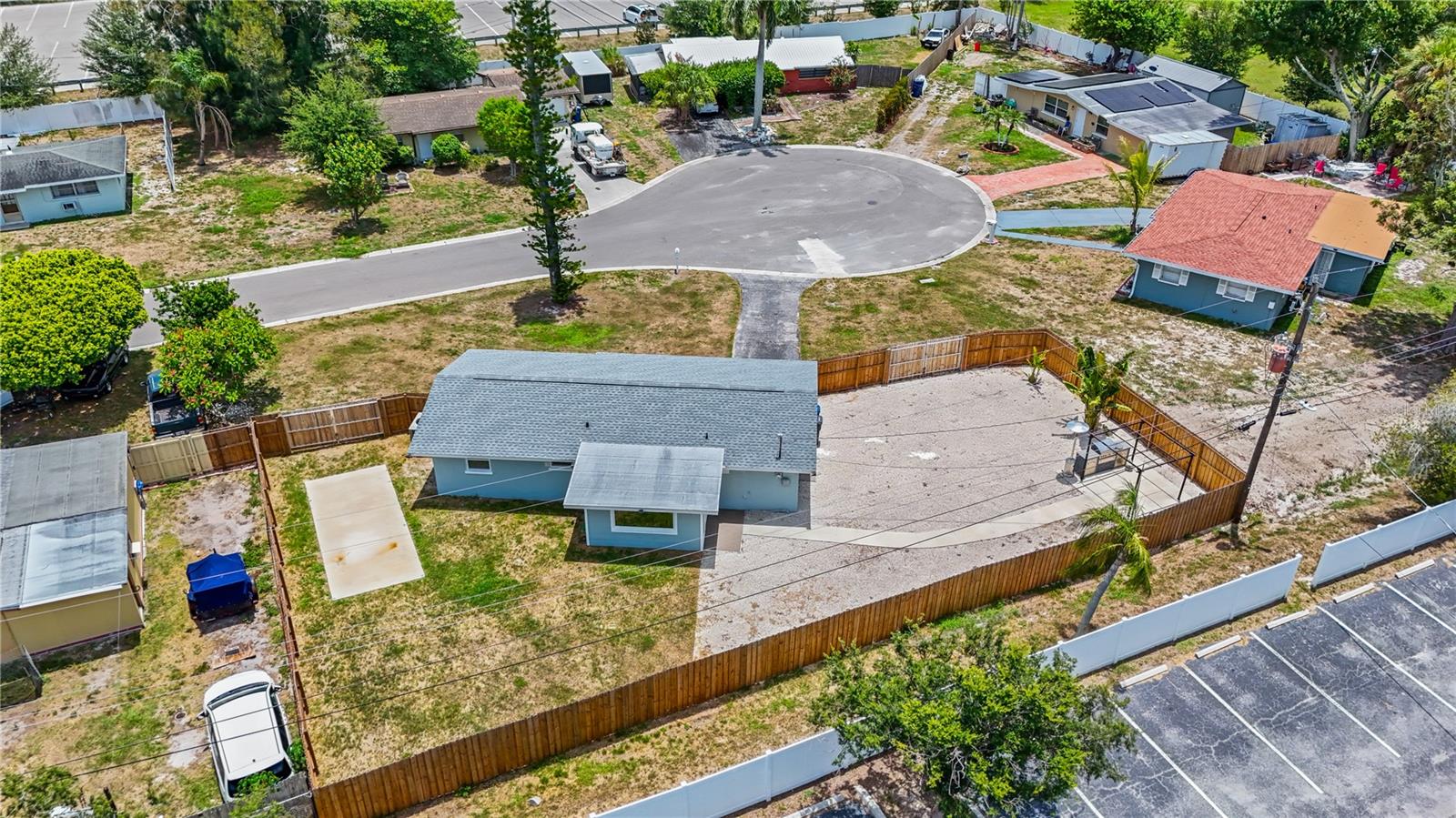FLORILAND PARK - Residential