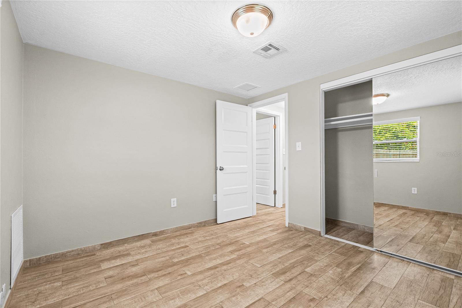 FLORILAND PARK - Residential