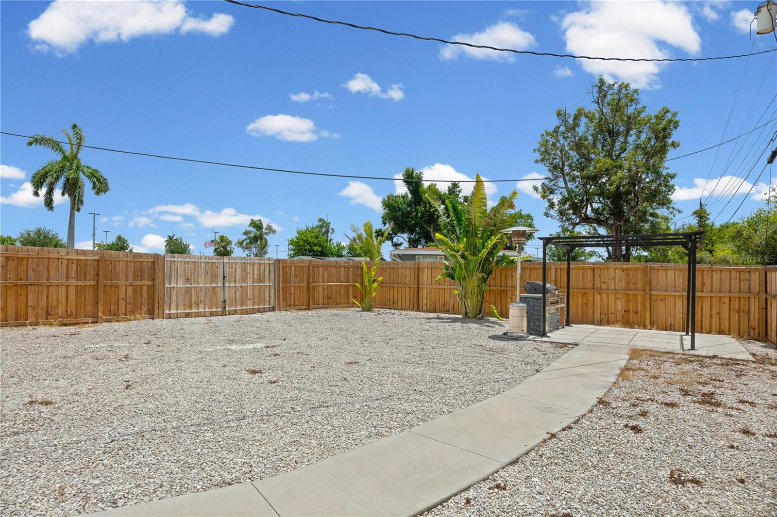 FLORILAND PARK - Residential