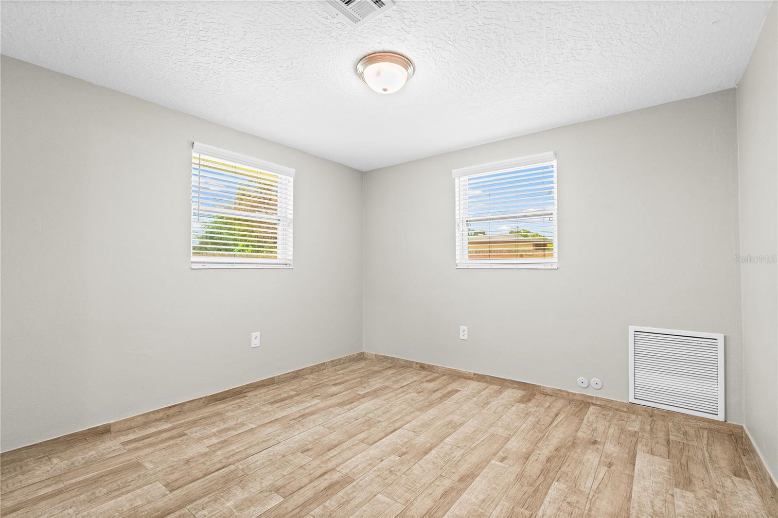 FLORILAND PARK - Residential