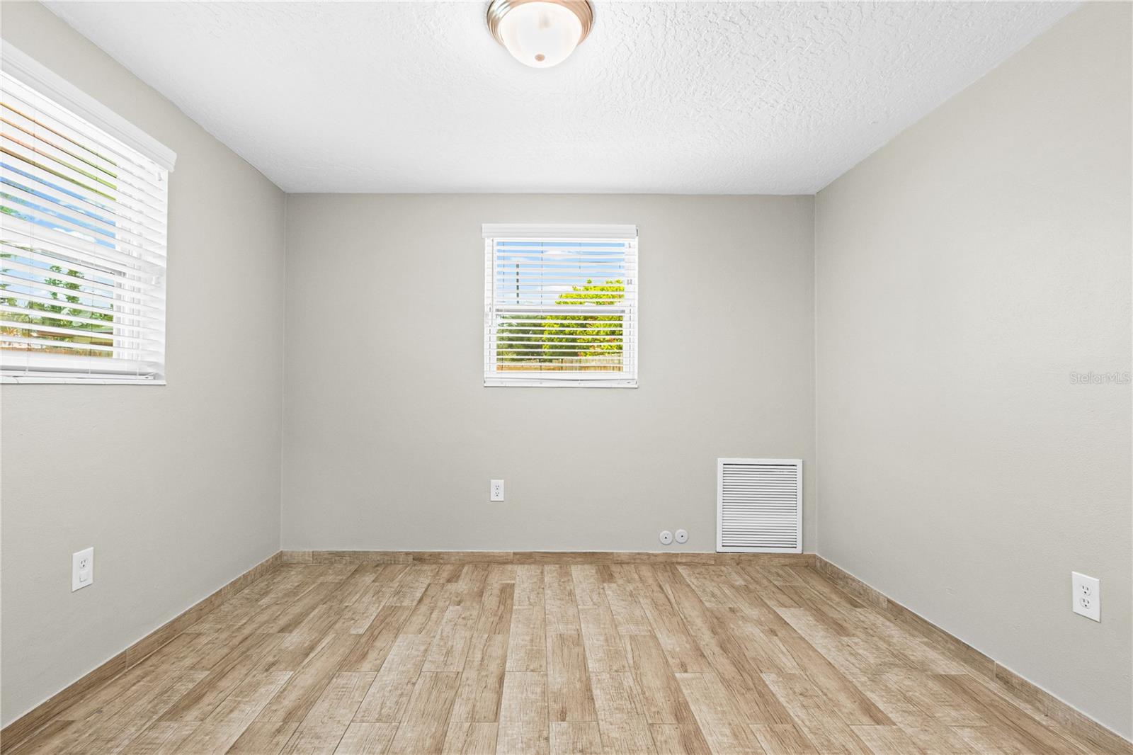 FLORILAND PARK - Residential