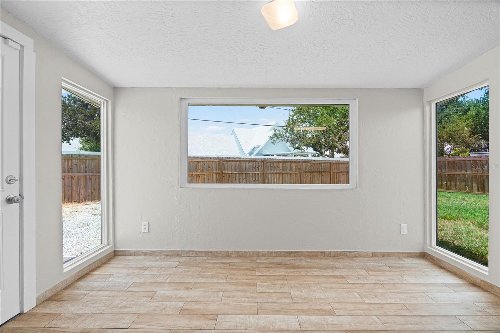 FLORILAND PARK - Residential