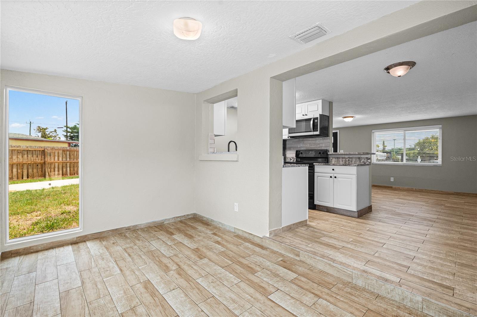 FLORILAND PARK - Residential