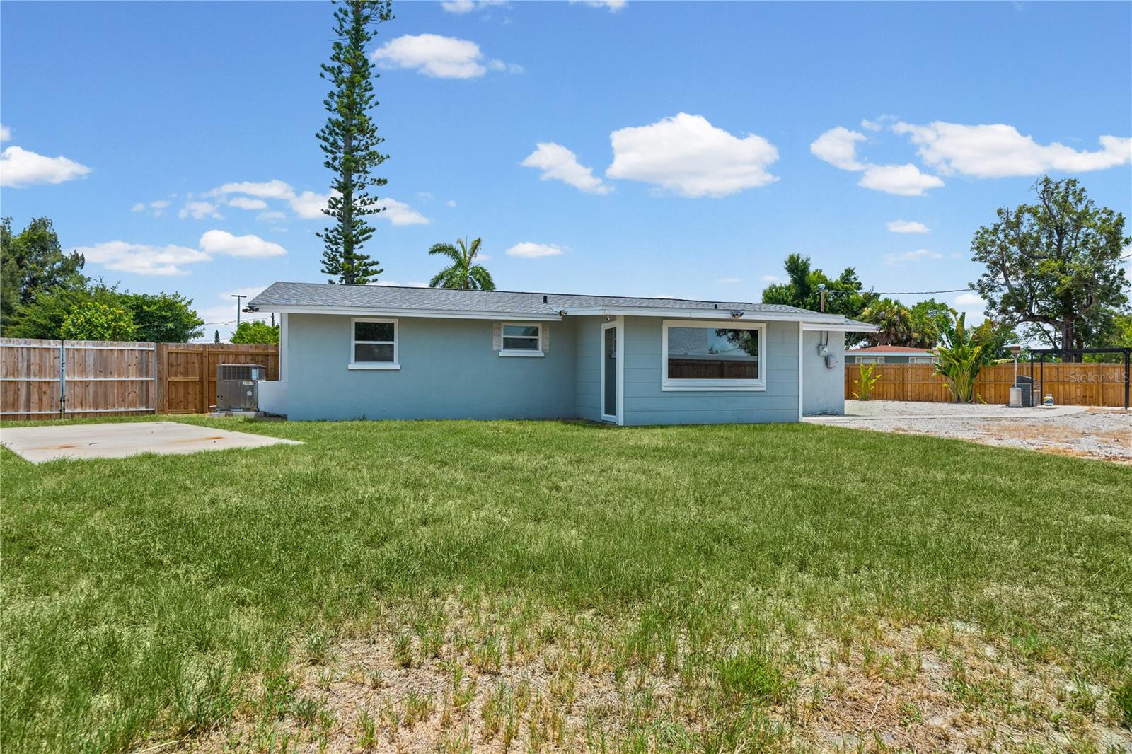 FLORILAND PARK - Residential
