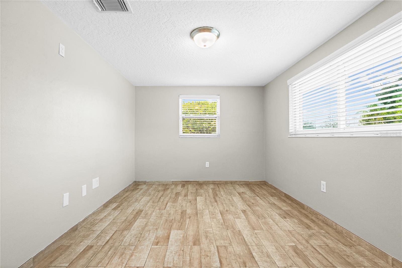 FLORILAND PARK - Residential