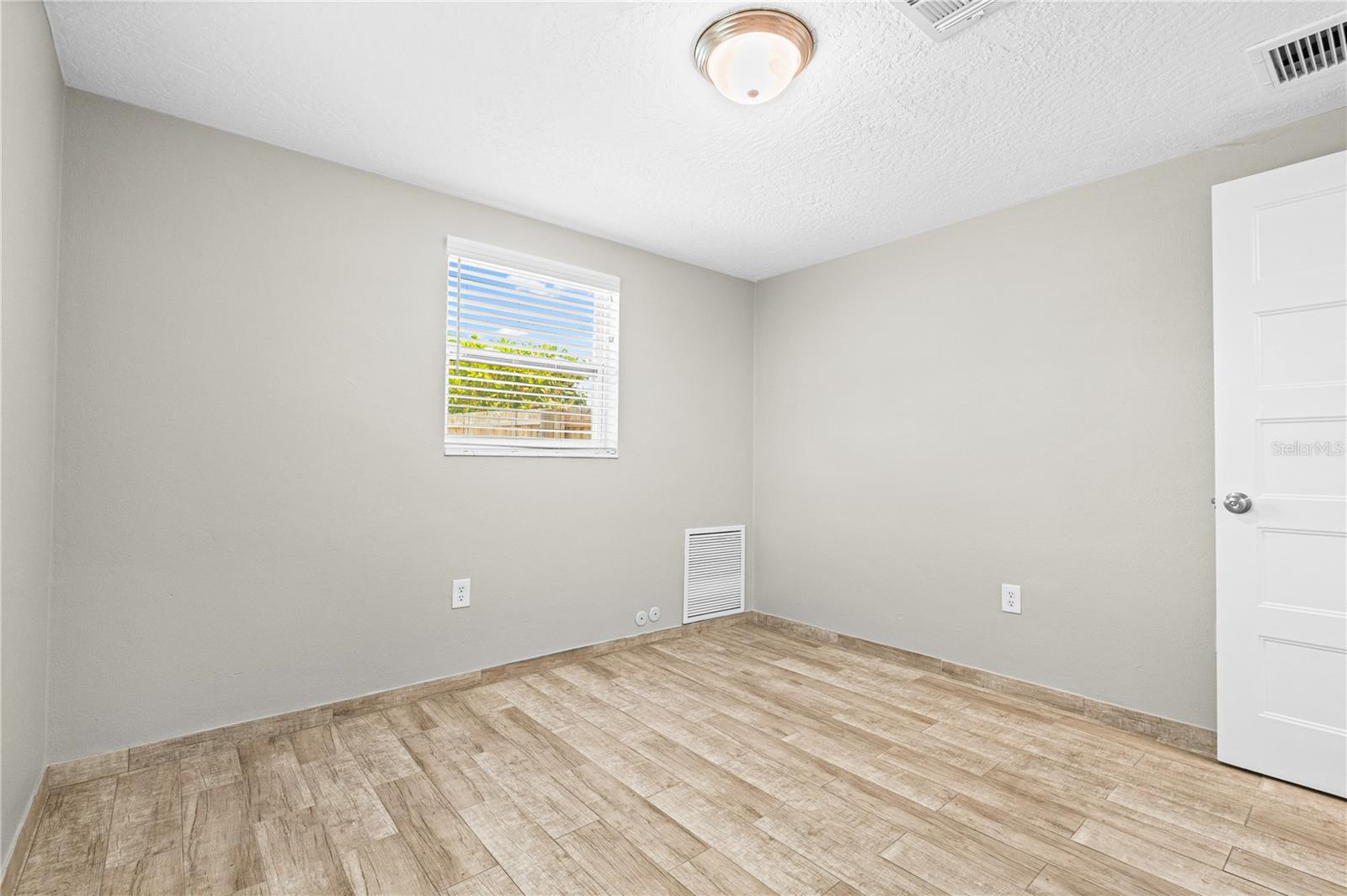 FLORILAND PARK - Residential