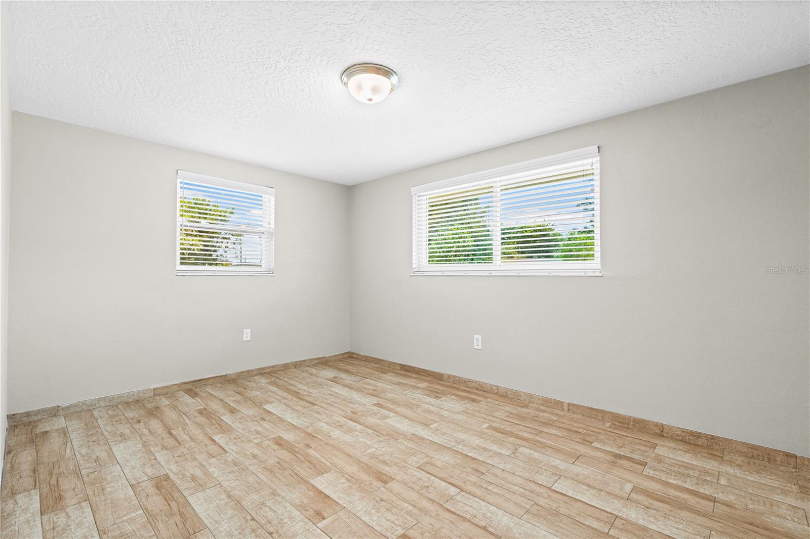 FLORILAND PARK - Residential