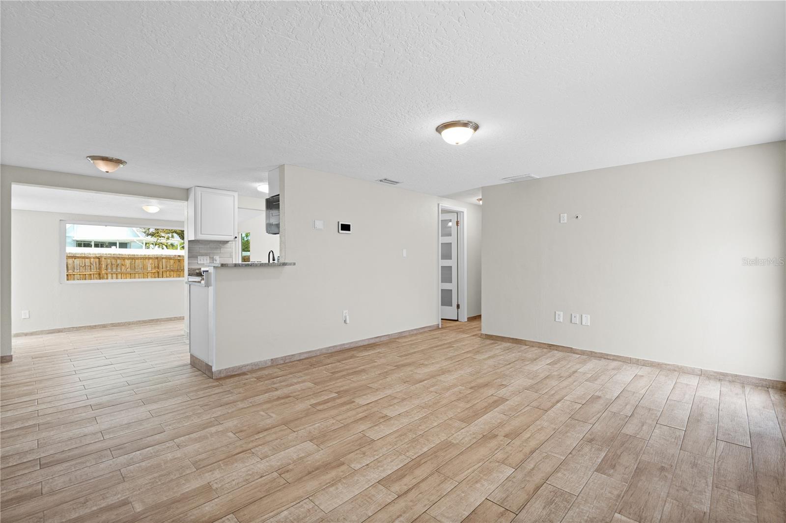 FLORILAND PARK - Residential