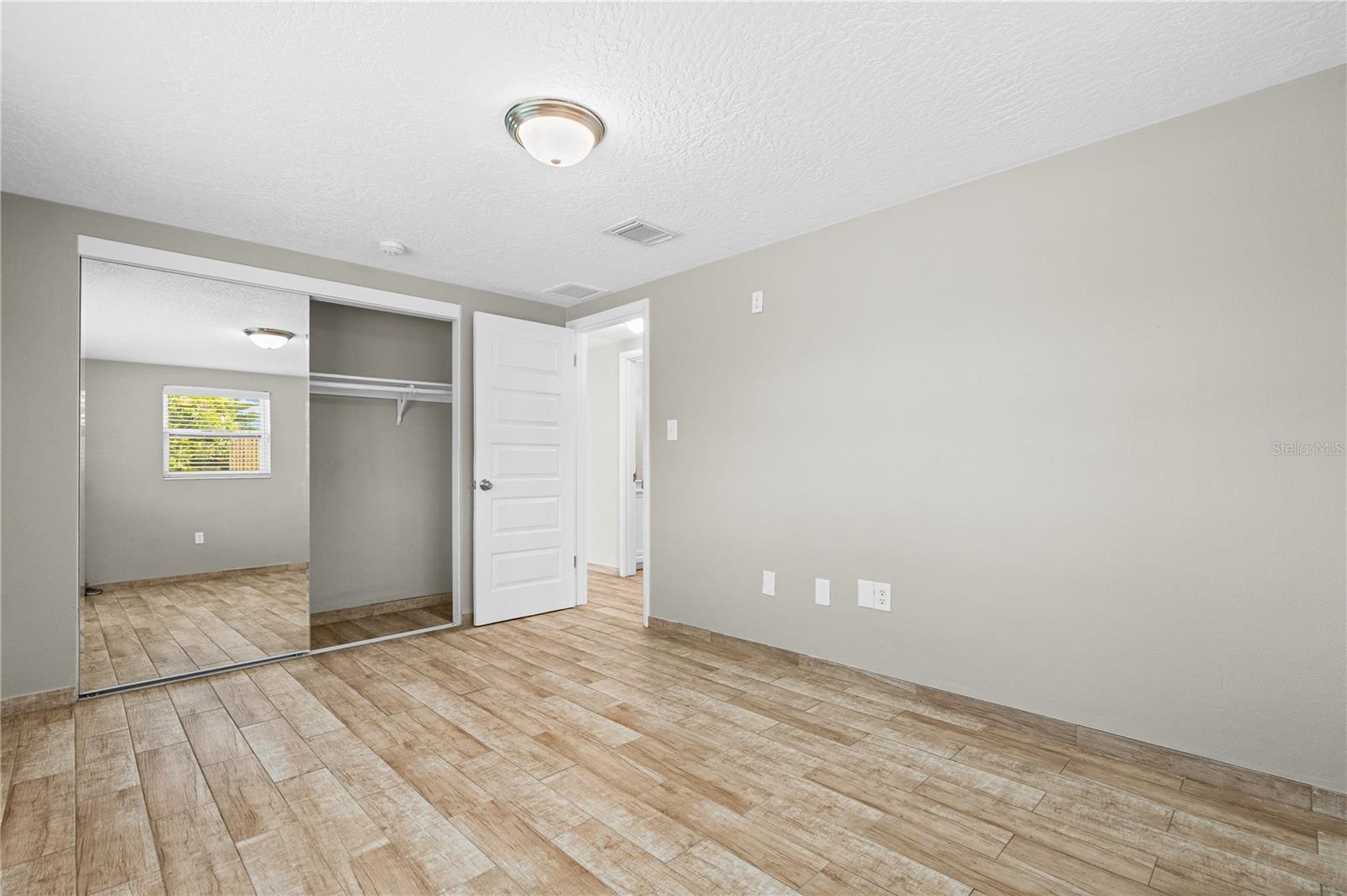 FLORILAND PARK - Residential