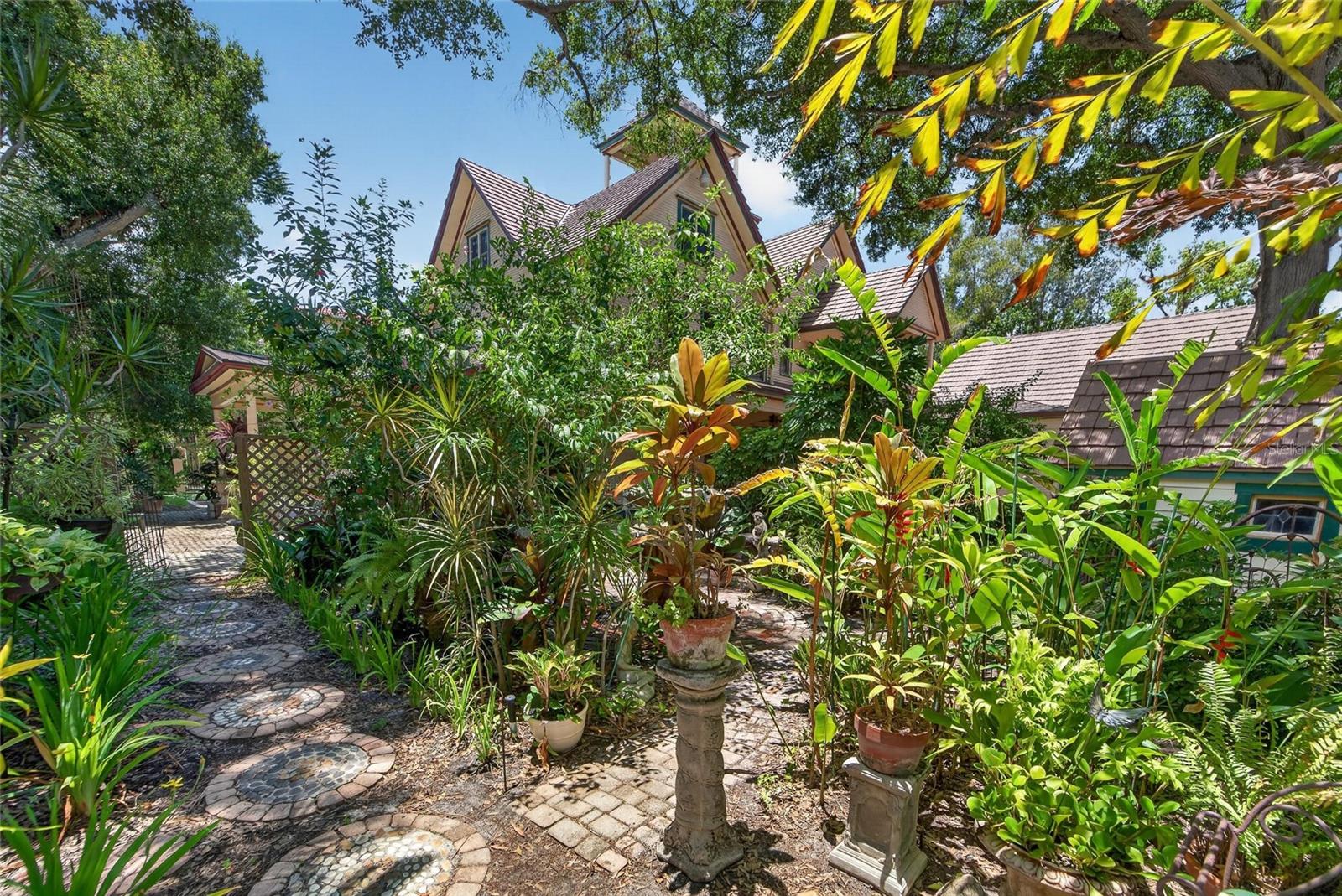 CREST VIEW - Residential