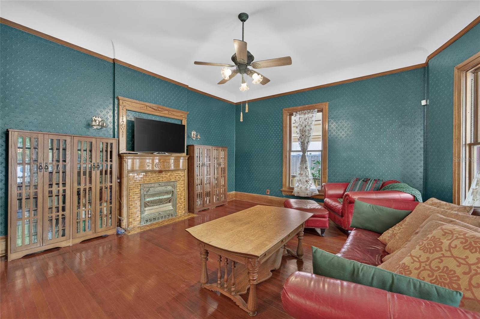 CREST VIEW - Residential