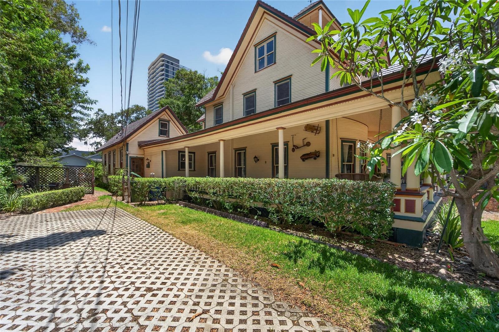 CREST VIEW - Residential