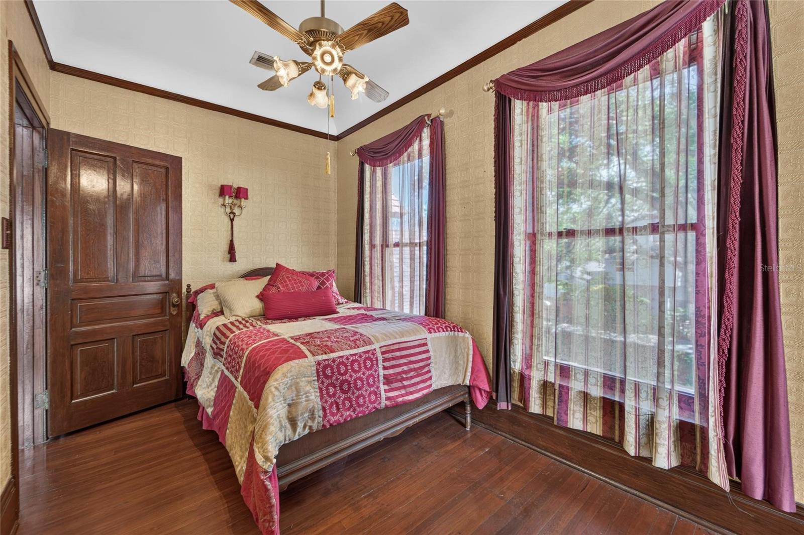 CREST VIEW - Residential