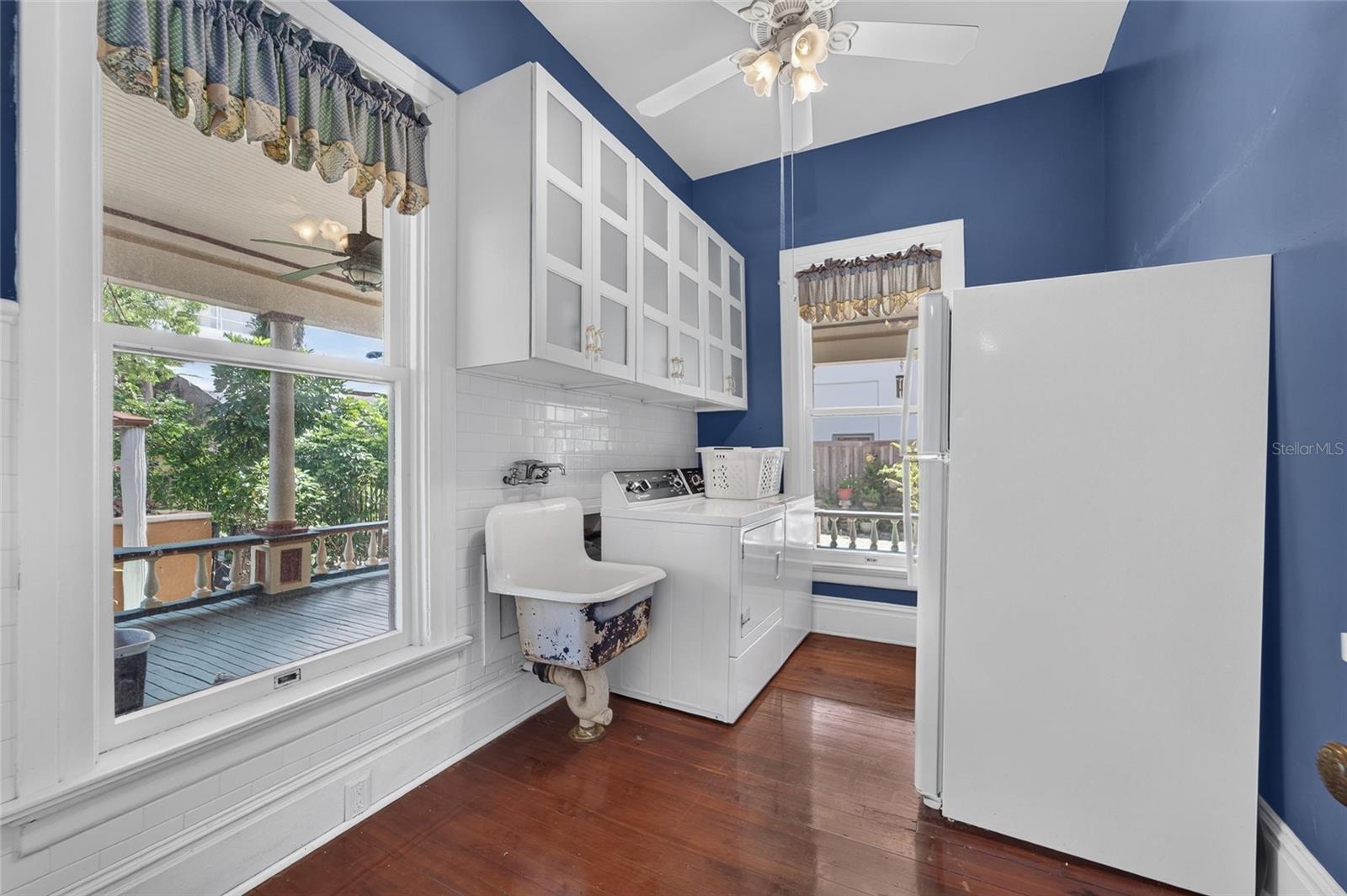 CREST VIEW - Residential
