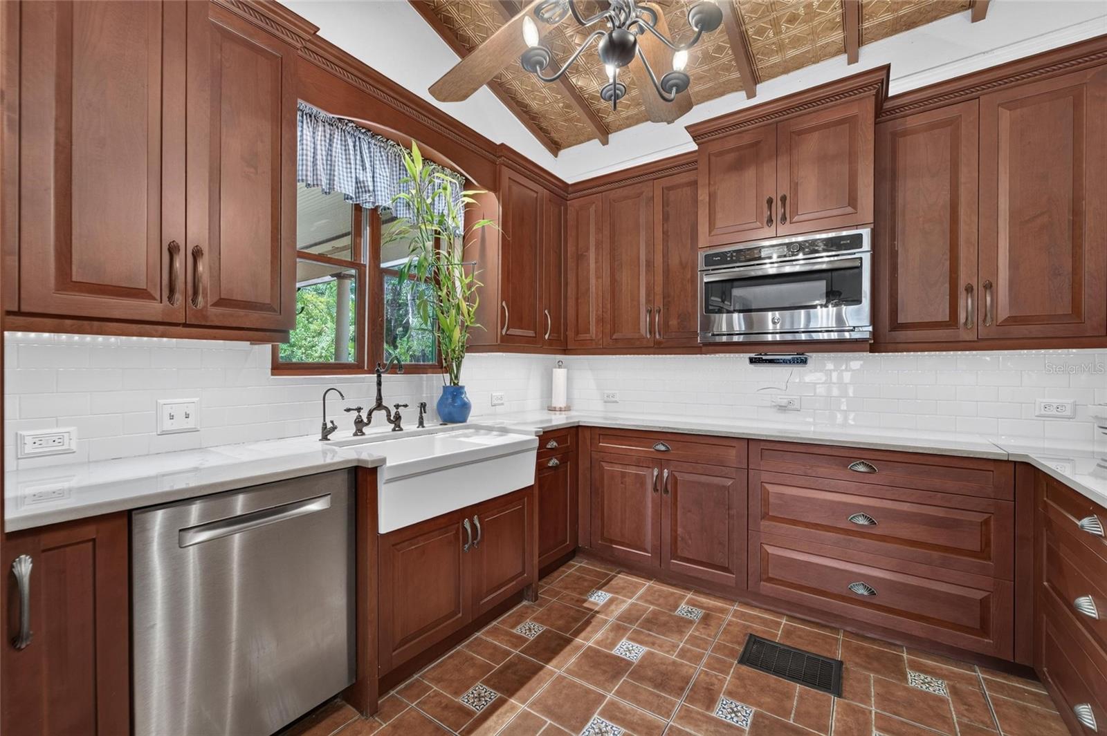 CREST VIEW - Residential