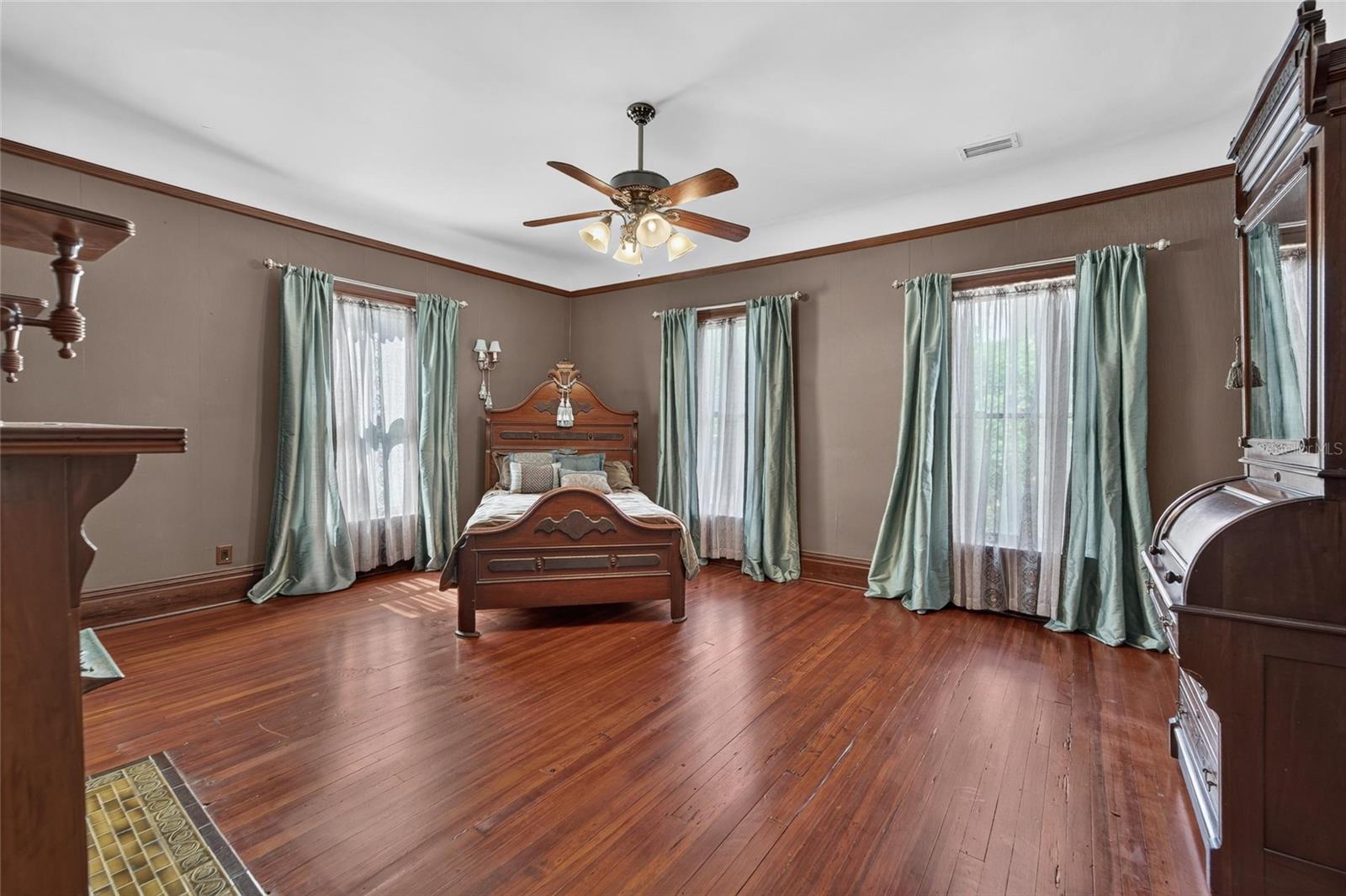 CREST VIEW - Residential