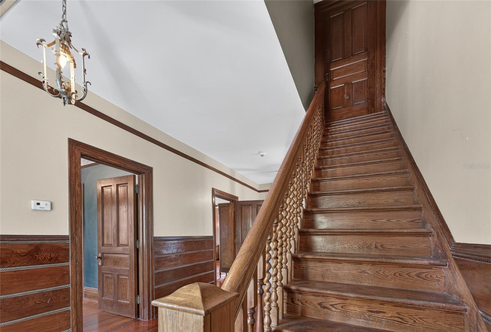 CREST VIEW - Residential
