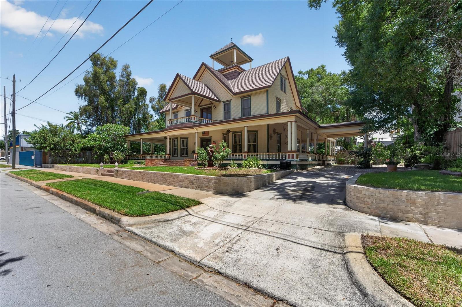 CREST VIEW - Residential