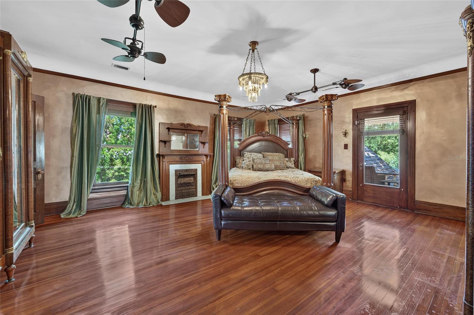 CREST VIEW - Residential