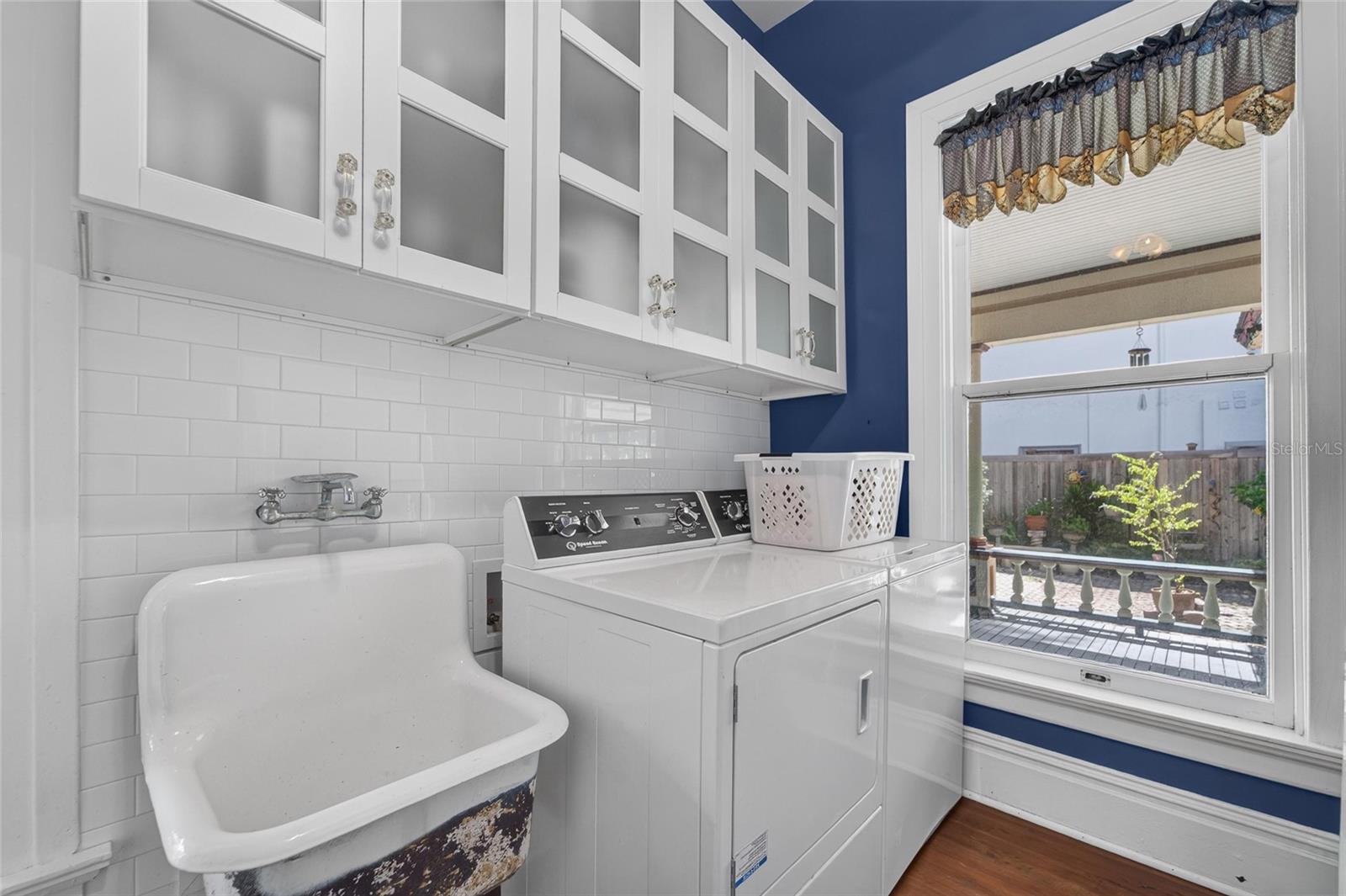 CREST VIEW - Residential