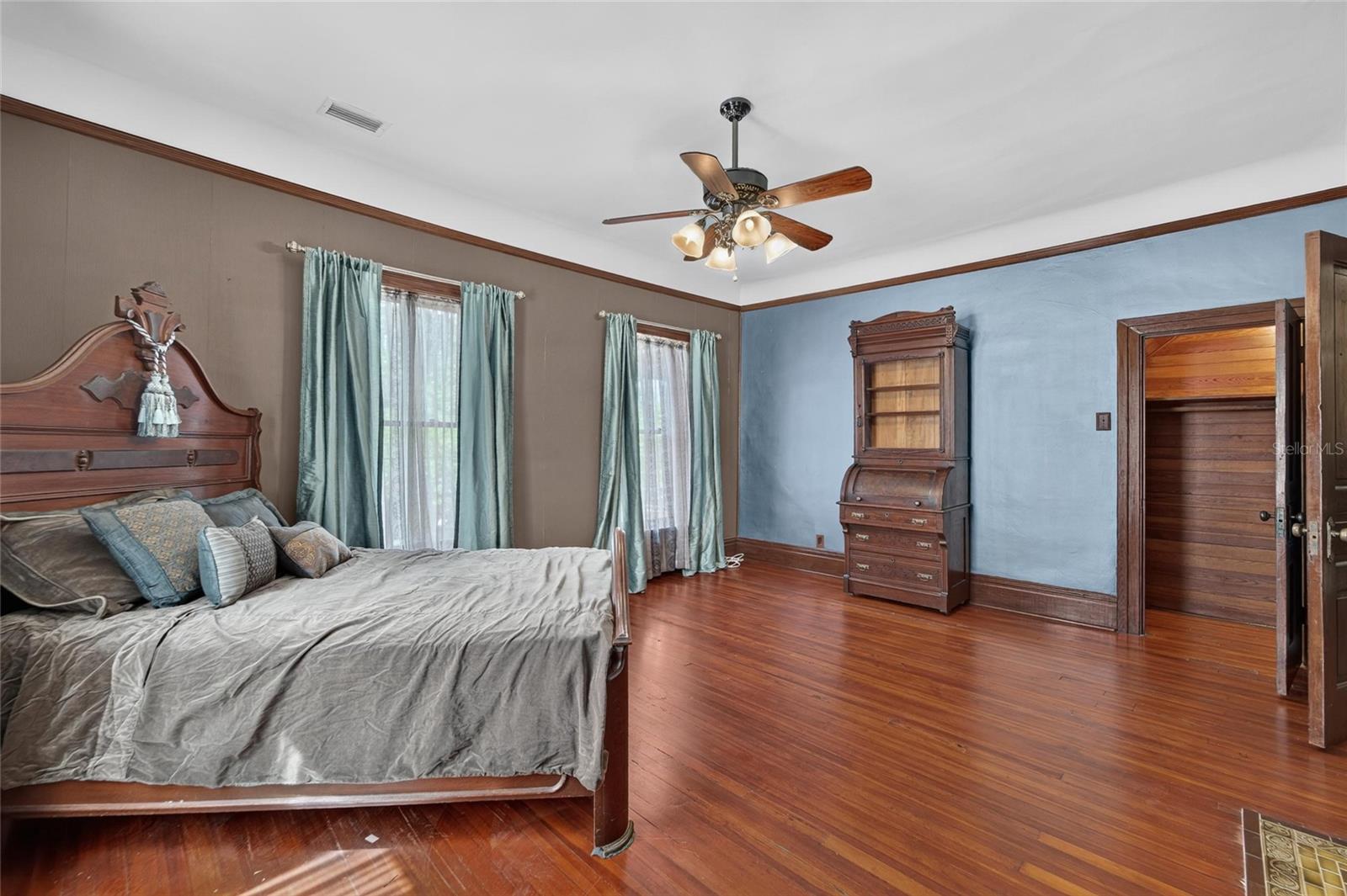 CREST VIEW - Residential