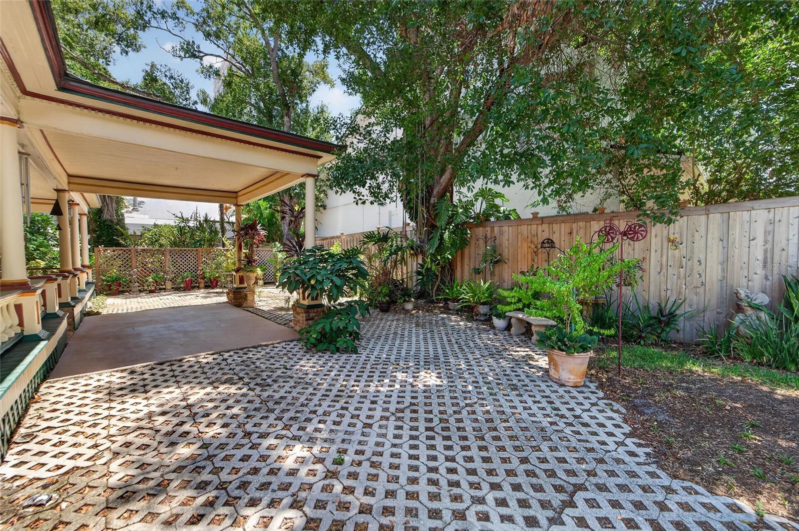 CREST VIEW - Residential