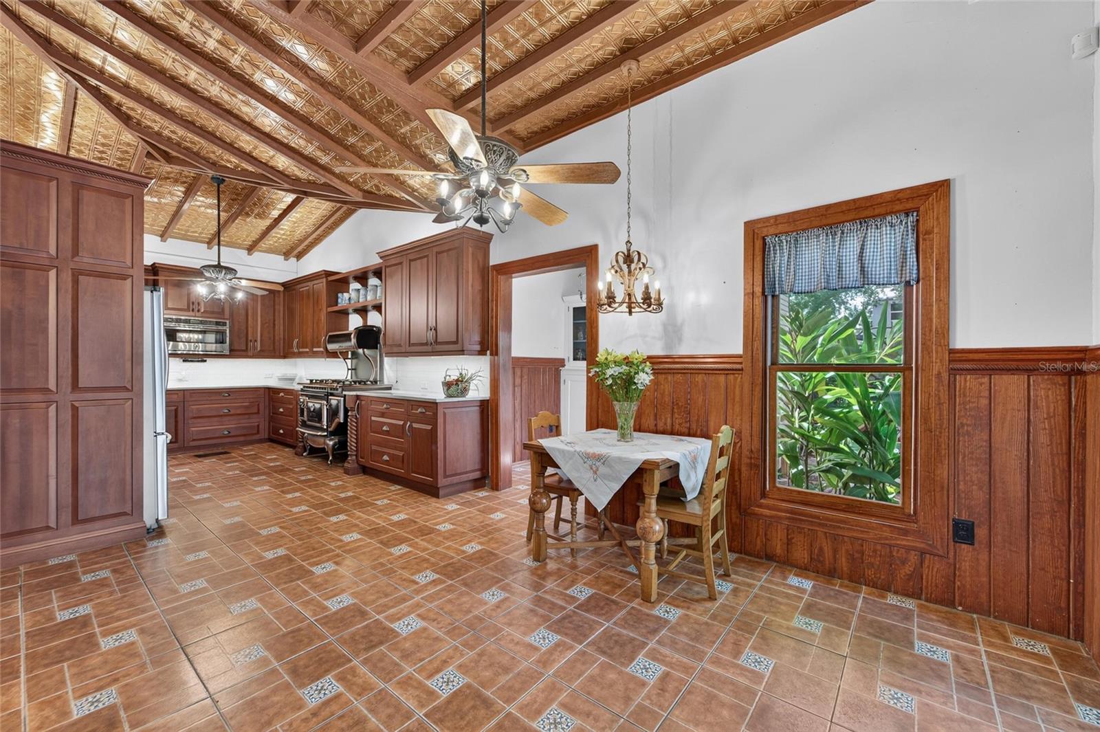 CREST VIEW - Residential