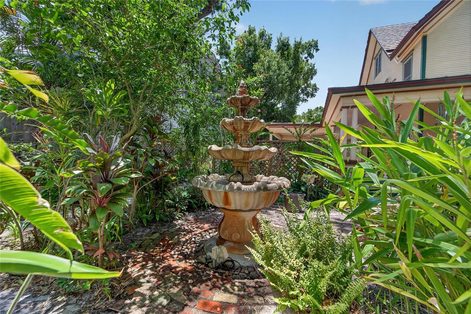 CREST VIEW - Residential