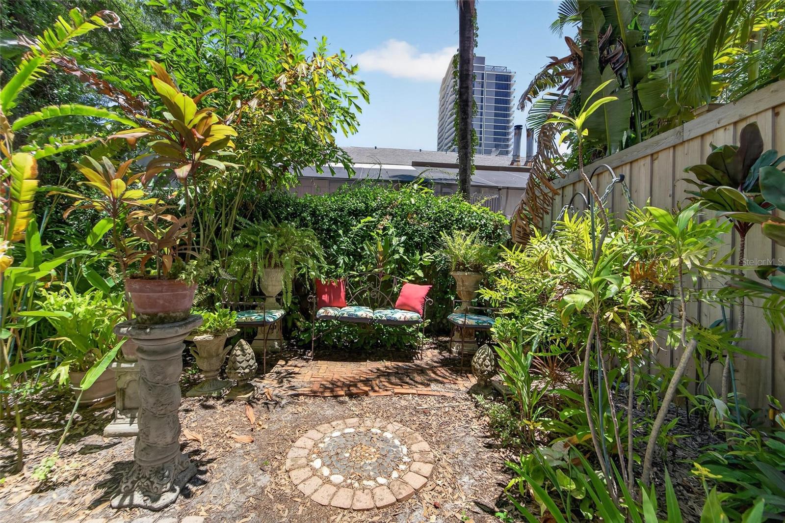 CREST VIEW - Residential