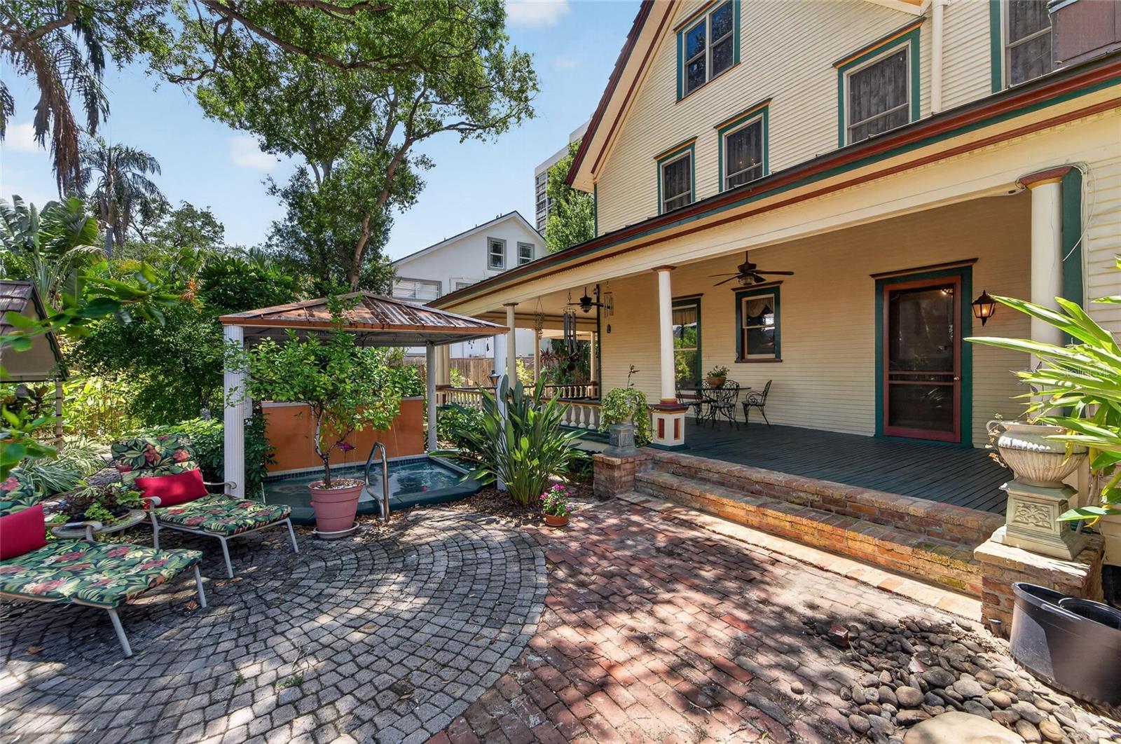 CREST VIEW - Residential