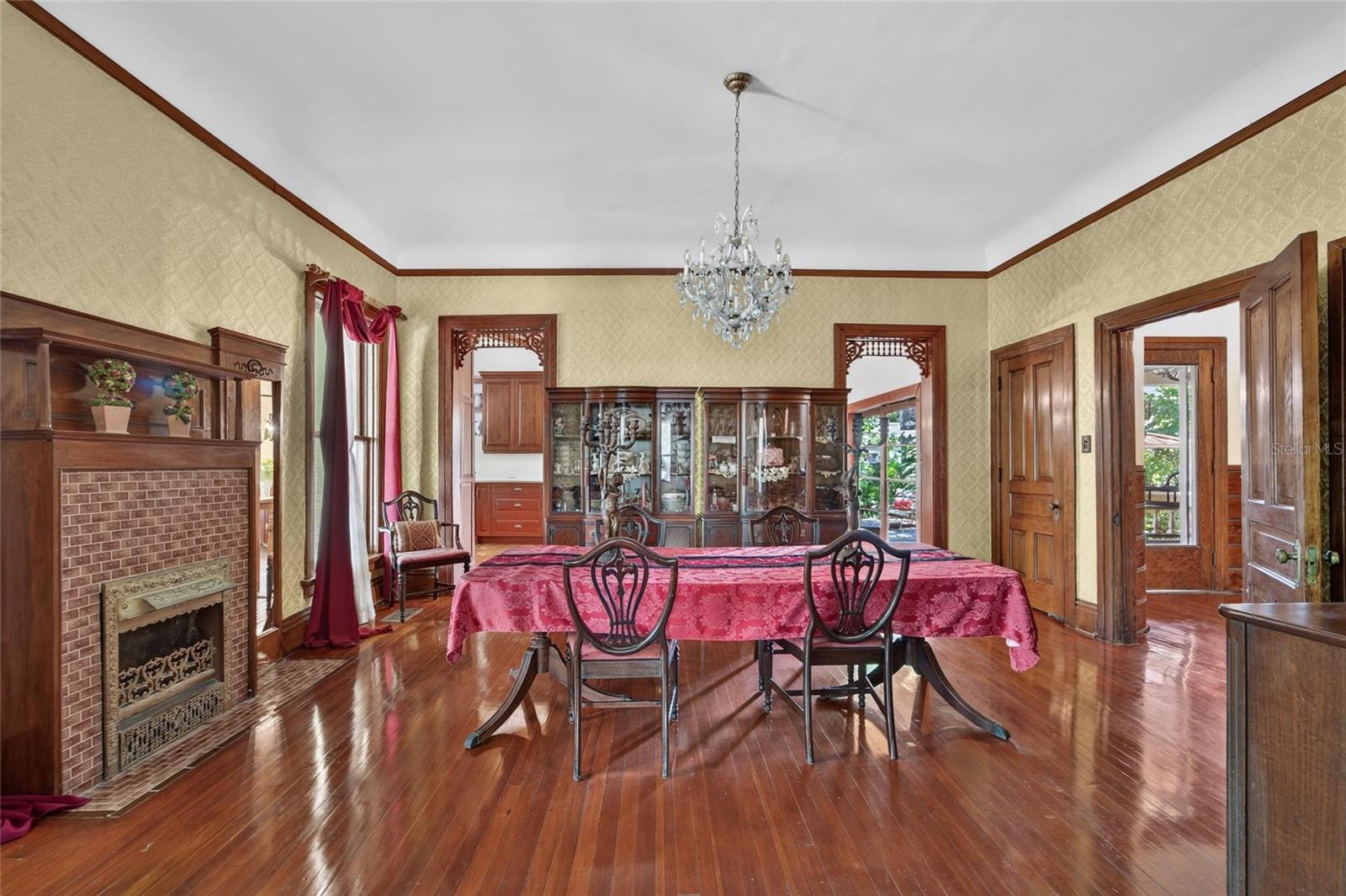 CREST VIEW - Residential