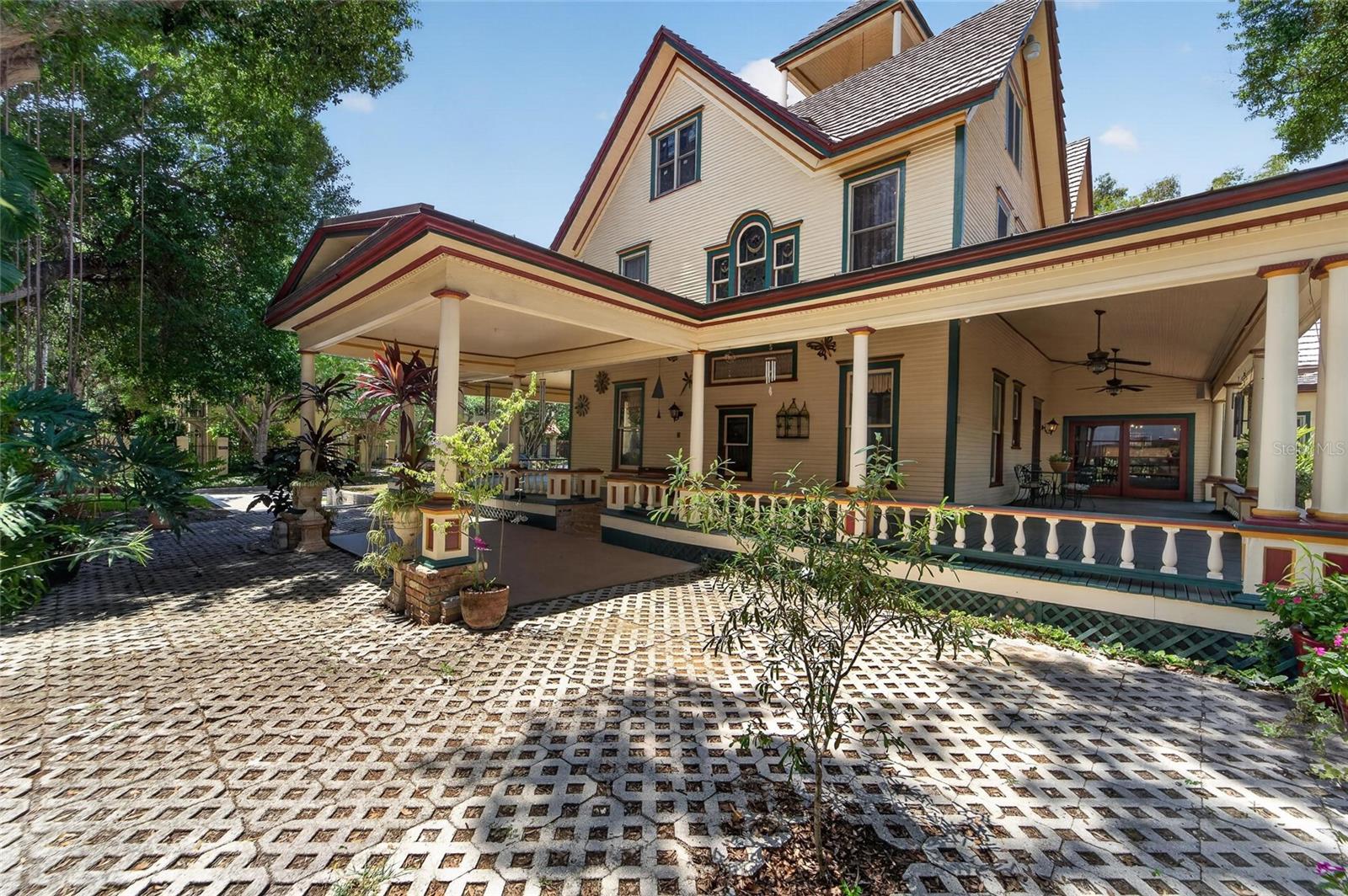CREST VIEW - Residential