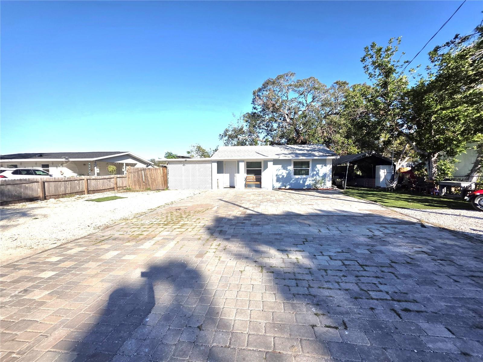 A wonderful opportunity for first-time buyers! This 4-bedroom, 2-bath home features a 2020 roof, tile flooring throughout, and a kitchen with granite countertops. Situated in a charming, family-friendly neighborhood, the property includes a fenced backyard and a spacious front yard. Ideal for both investors and families. Contact us today to schedule your private showing!