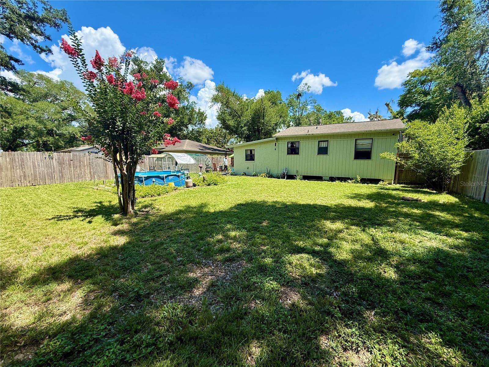 LAKE HILL - Residential