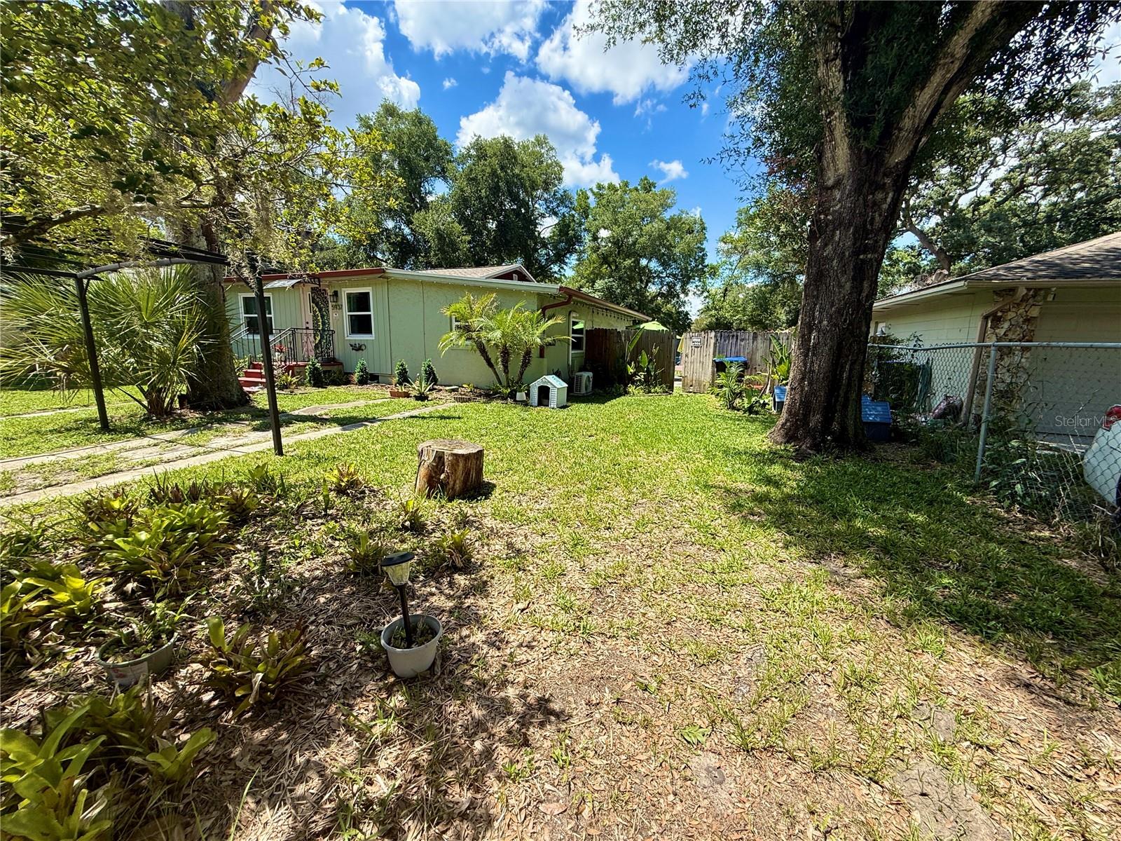 LAKE HILL - Residential