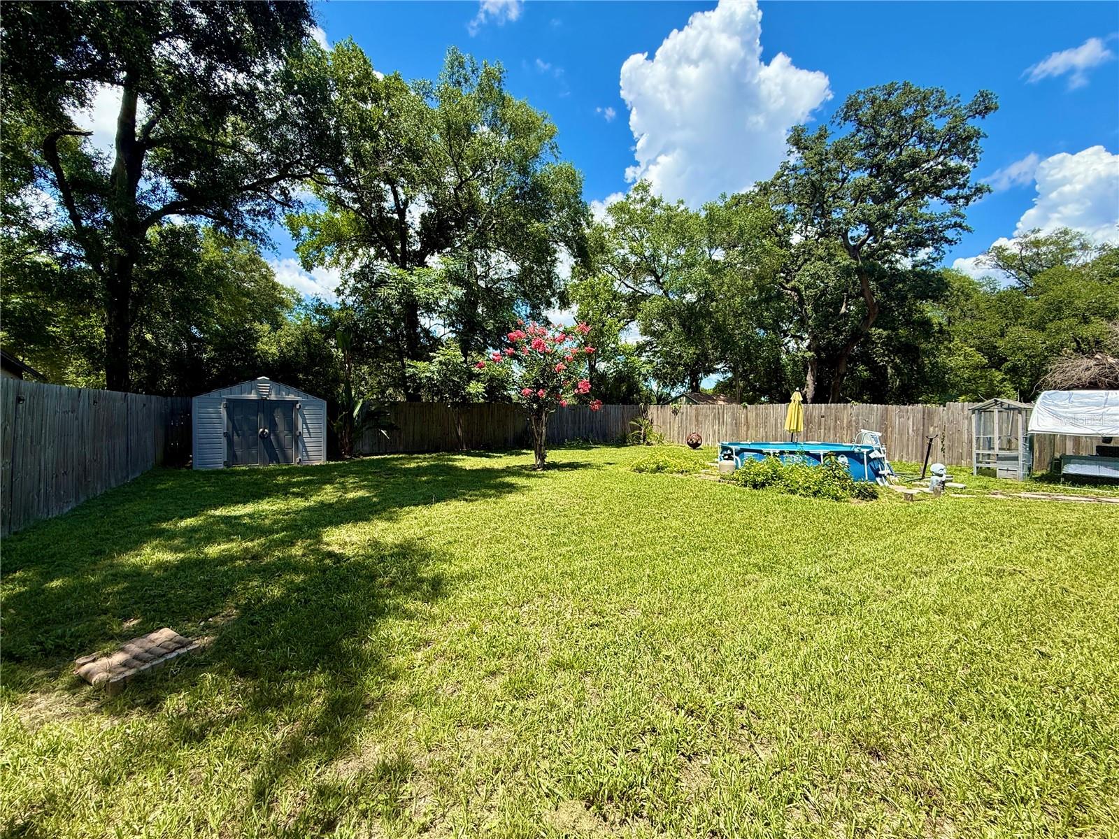 LAKE HILL - Residential