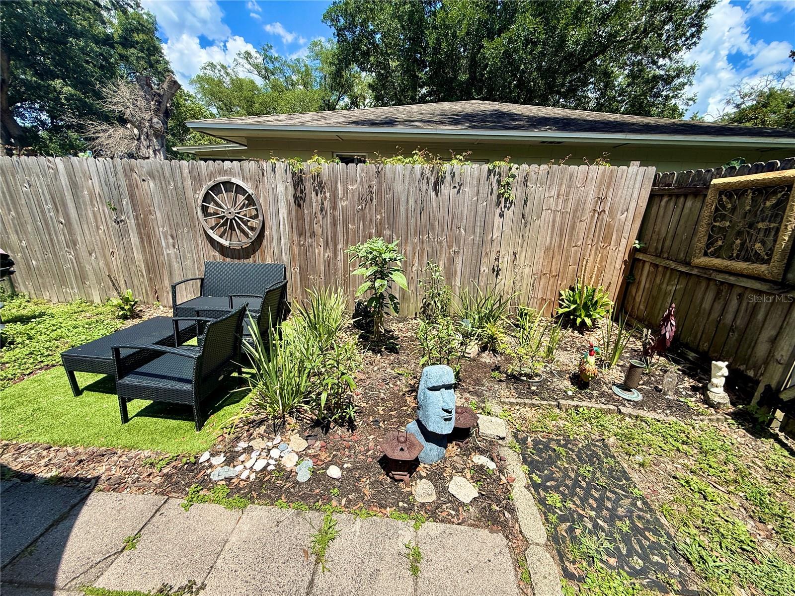LAKE HILL - Residential