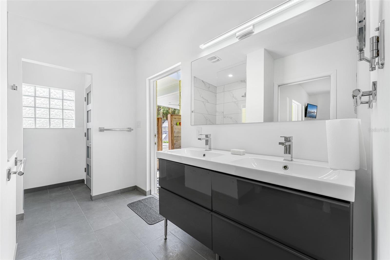ARDSLEY MANOR SUB - Residential