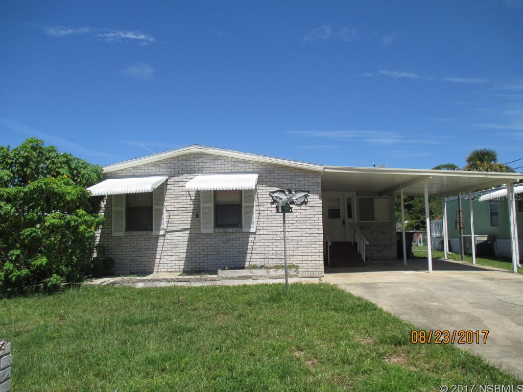 REDUCE! REDUCED! REDUCED! CHEAP WATER...CANAL FRONT HOME...THIS  3 BEDROOM, 2 BATH CANAL FRONT, 1980 MANUFACTURED HOME (DOUBLE WIDE) WITH STUCCO BRICK SIDING, IS LOCATED ON THE LARGE CANAL IN OAK HILL. THE HOME HAS A BRAND NEW ROOF AND TOTALLY UPGRADED FOR FHA WITH NEW TIE DOWNS AND ALL STRUCTURAL REQUIREMENTS..REPORTS PRESENT... THE HOME HAS A FIREPLACE AND SPLIT BEDROOMS AND LOTS OF STORAGE. THERE IS A BOAT HOUSE WITH STORAGE ROOM AND DOCK... DOCK AND  BOAT HOUSE ROOF NEEDS SOME REPAIR. THE HOME HAS A LARGE FLORIDA ROOM FOR ENTERTAINING..BRING YOUR PERSONAL TOUCHES TO THIS LOVELY HOME IN A GREAT CANAL FRONT COMMUNITY! THE HOME WILL QUALIFY FOR FHA! ;Water: City