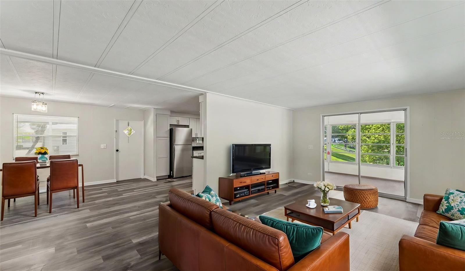 FLORAL LAKES - Residential